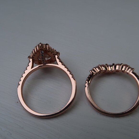 Elegant Rose Gold 2.2 Carat Halo Pear Cut Set - 18K Rose 925 - Picture 9 of 9